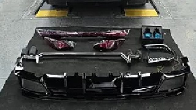 第一视角带你体验九代凯美瑞升级好看的贯穿尾灯