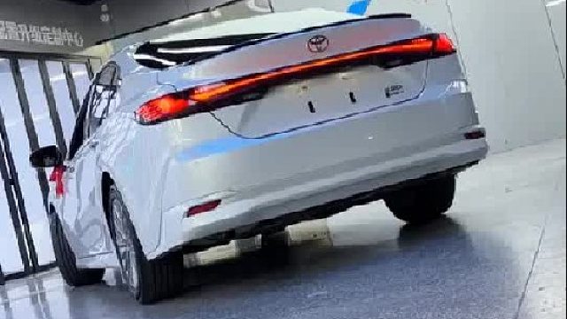 第一视角带您体验九代凯美瑞升级灵羽贯穿尾