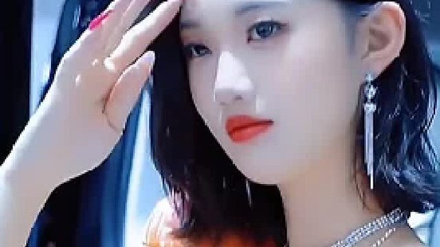 黑吊带配皮裤，这穿搭绝了