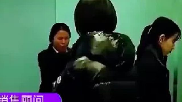 男子全款买车在4S店等一夜，销售崩溃不卖了