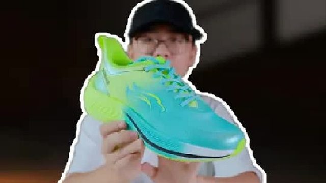 上脚实测胜狮轻爽1.0，又是老一套的东西，穿不得！