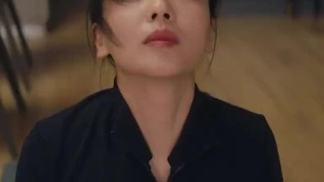 涛姐瑜伽伤腰遇险，死对头及时出手送医！