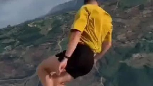 生命不应在沉默中腐朽，应该在激情中燃烧！