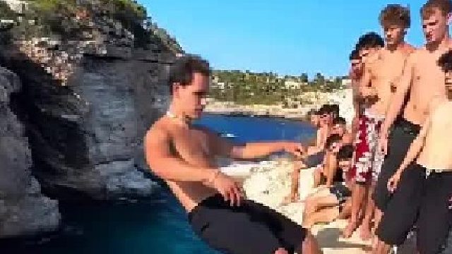 生命不应该在沉默中腐朽！应该在激情中燃烧