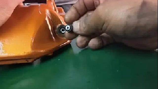 Brembo卡钳排气螺丝时间久了也会生锈