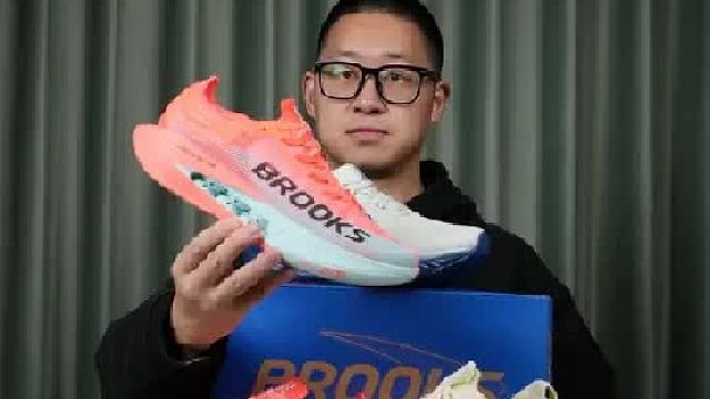 带悬挂的'苹果'跑鞋！！