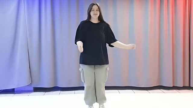 俄罗斯姑娘才艺表演24.03.03_海军(嘎贾)00