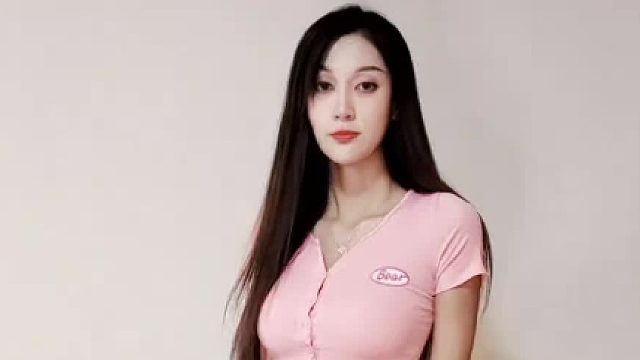 猜猜左边插座在给什么充电