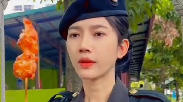 英姿飒爽又不失女性柔美的泰国军人小姐姐