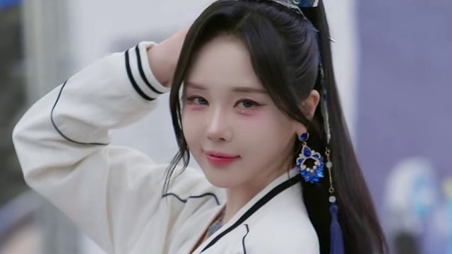 今天穿的是白色裙子~