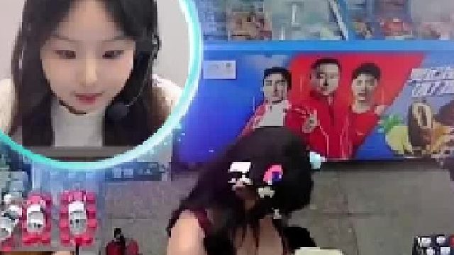 女生：欣赏。男生：流氓。