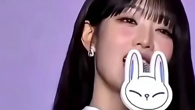 主持可能以为她们会互相谦让吧