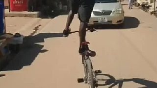 生命不該在沉默中腐朽，應(yīng)該在激情中燃燒