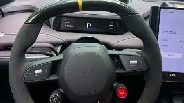 小米总是羡慕ultra车主？第一时间体验小米su7更换ultra原厂碳纤维方向盘