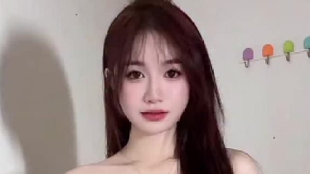 靠脸吃饭？那我该是满汉全席。