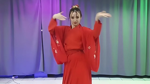 俄罗斯姑娘才艺表演24.03.03_空军(阿妮亚)02