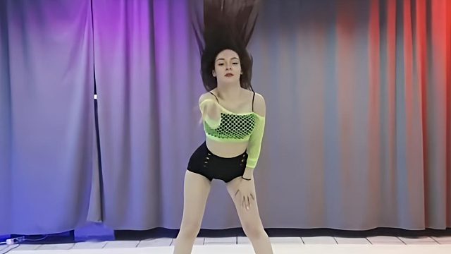 俄罗斯姑娘才艺表演24.03.03_空军(阿妮亚)05