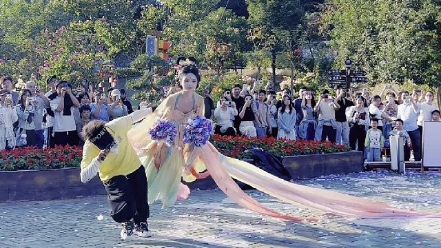 这一次，东莞观音山遇见天女散花，让人心驰神往，怦然心动！