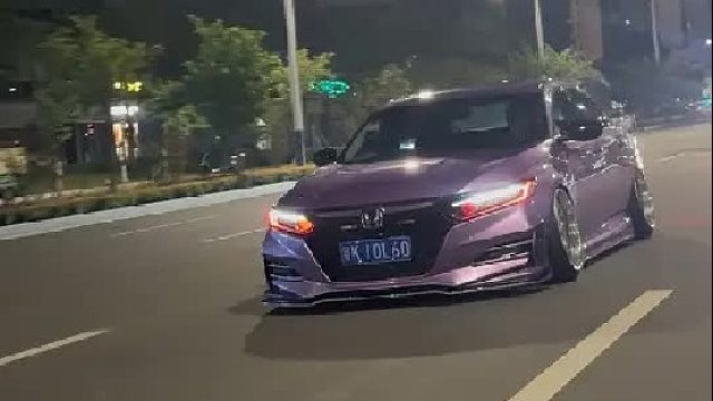 红色彰显尊贵，但妹妹说紫色更有韵味。