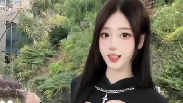 快来！水里超凉快！