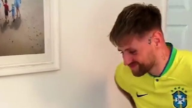 弟弟配合着整蛊老婆