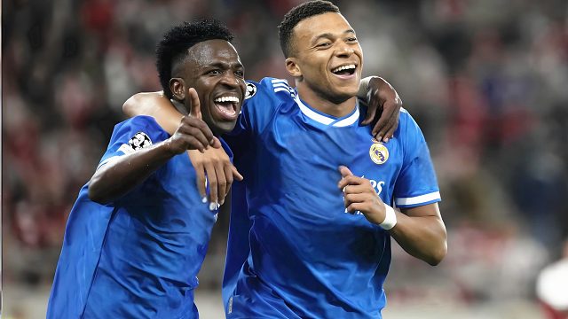 巨星风范！姆巴佩皇马生涯首次大四喜，搂着小熊开心庆祝