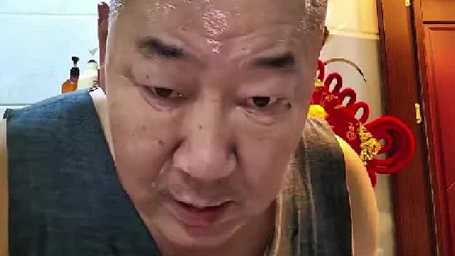 原来光头是这样剃出来的，大哥用双头剃刀剃头 那叫一个丝滑。