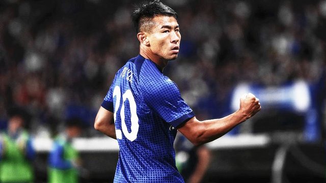 提前转岗？38岁于汉超退役：场边指挥队友，与记者拥抱告别！