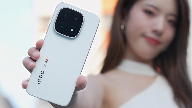 告别游戏卡顿，iQOO 15 传奇版性能封神！