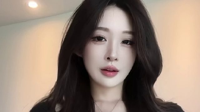 她们都迷人 我不一样 我不理人