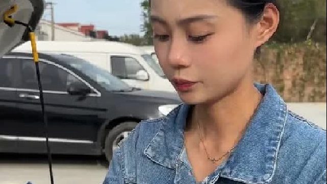 车上总能闻到汽油味，大概率是这个地方出问题了