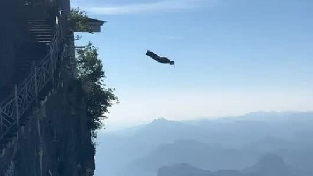 在天空划下最勇敢的弧线