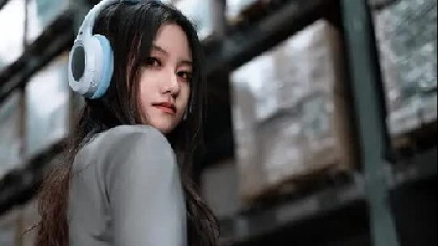 05年的大一学妹腿比筷子都细