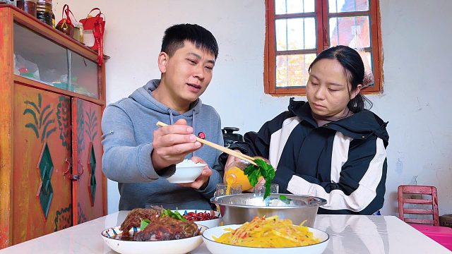 夫妻吵架互不相让，眼看结局无法收场，看看如何化解矛盾的