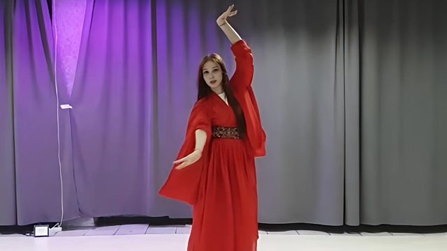 俄罗斯姑娘才艺表演24.03.10_静儿(拉达)05