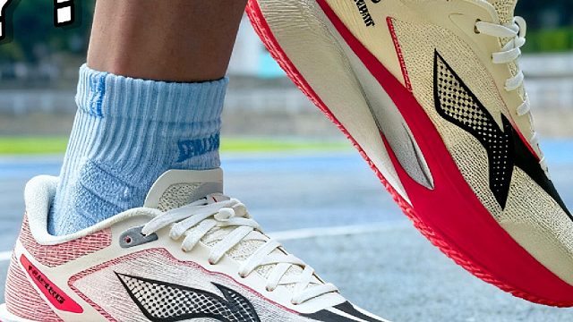 这飞电6C升级完变成“篮球鞋”了️️