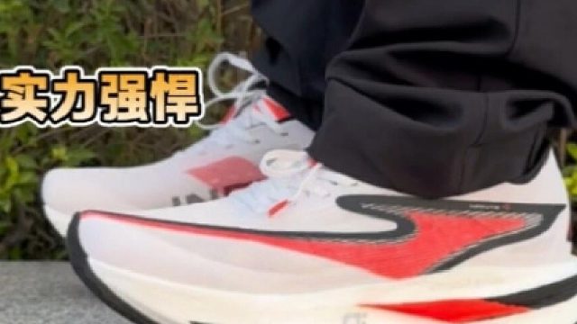 芷境4颜值封王！这双「稳帅双全」的跑鞋我吹
