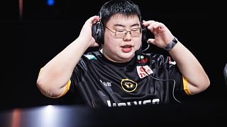 狼隊(duì)清清穩(wěn)首發(fā)，小胖并未擺爛，KPL新瓜出爐，F(xiàn)ly也想去AG