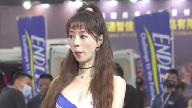 说好一起养小狗呢，原来把我当小狗了