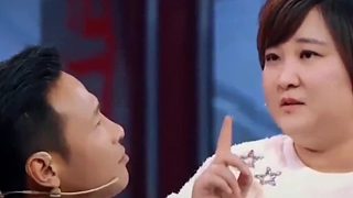 賈玲笑稱：“我青春年少時(shí)，顏值那可是頂呱呱！”沈騰撇嘴：“我們可不信這茬兒！”