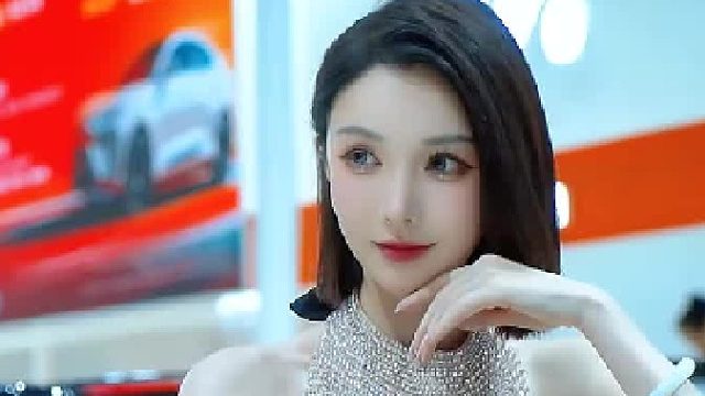 对视女神三秒钟你就赢了！