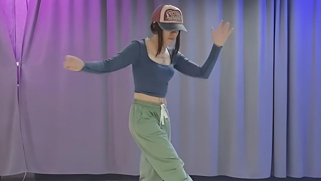 俄罗斯姑娘才艺表演24.03.14_王者(安妮亚)01