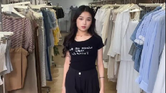 当普通女生开始尝试不同风格，不是要变成别人，而是想更认识自己