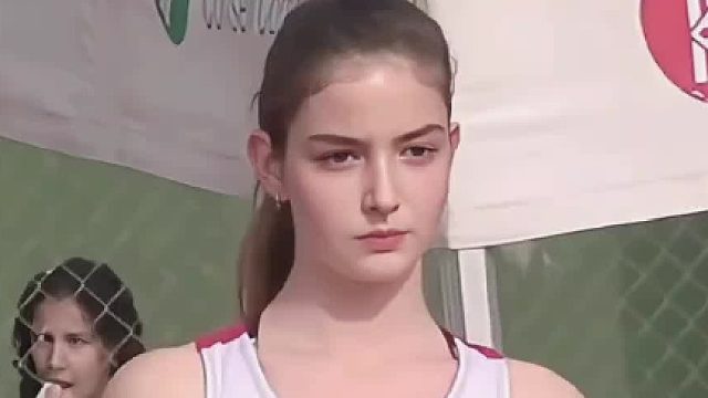 西班牙跳高美女劳拉！被称为田径场上的莱昂诺尔公主，两人同岁同身高同样高颜值却不同命运，大家喜欢谁？