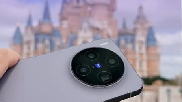 vivo X300 一台性能和手感兼顾的小直屏旗舰！