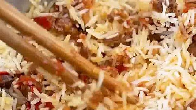 香香辣辣的大颗粒牛肉酱吃的就是得劲