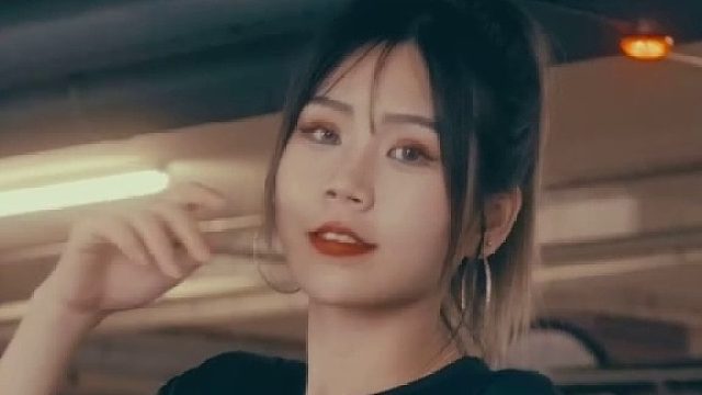 喜欢和你玩 有种逗小狗的感觉