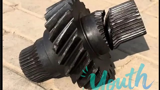 看老巴师傅如何维修损坏的齿轮轴的