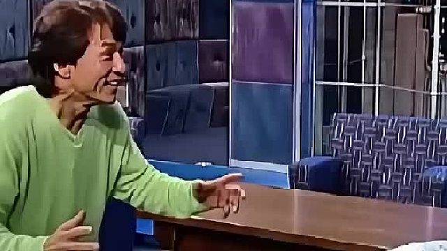 成龙参加综艺即兴表演动作戏！