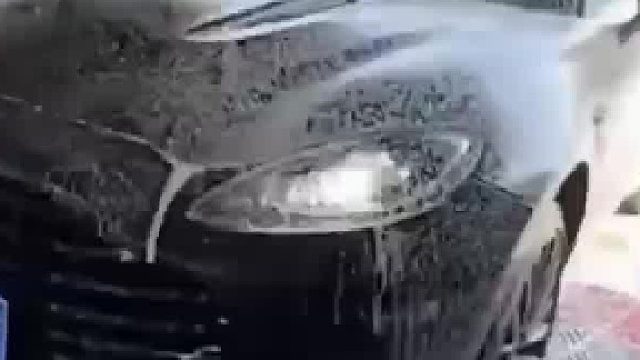 开阿斯顿马丁去洗车